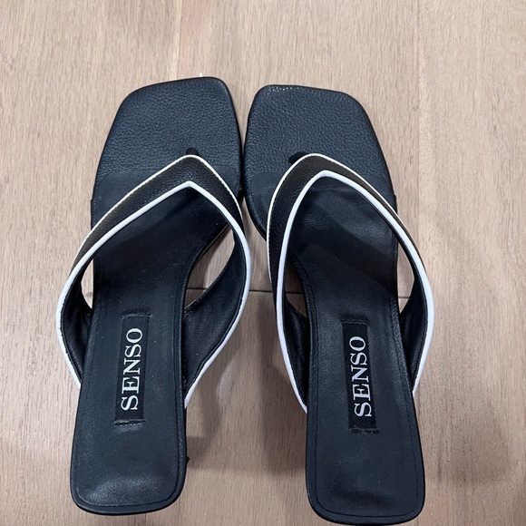 black and white heels - Picture 4 of 8